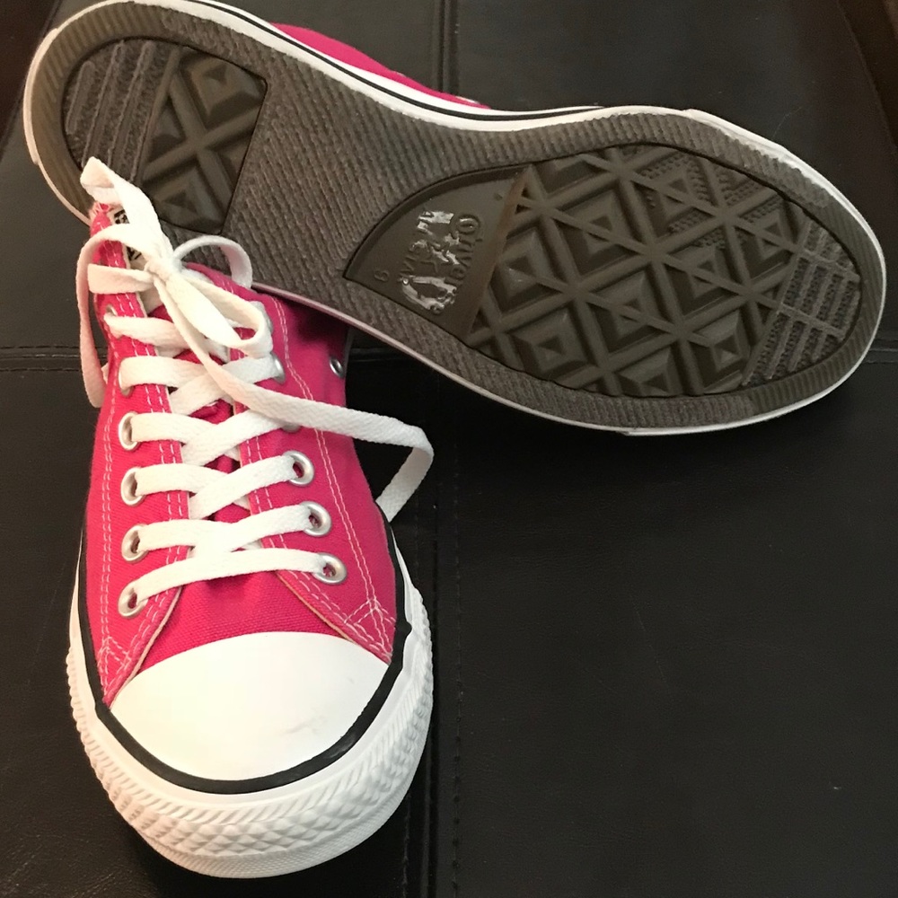Converse All-Stars Women’s size 11 men’s size 9